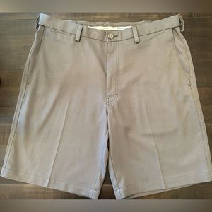 Men’s Gray Cool 18 Pro Hagger Golf Shorts. Size 36